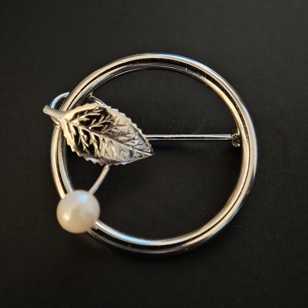 Vintage De Curtis Sterling Silver Saltwater Akoya Pearl MCM Circle Brooch Pin